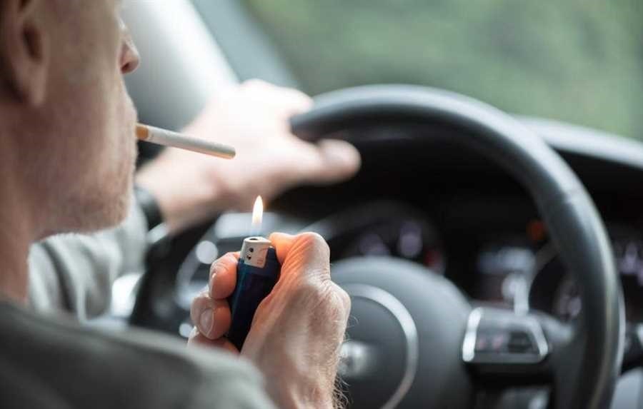 Можно ли курить за рулем автомобиля